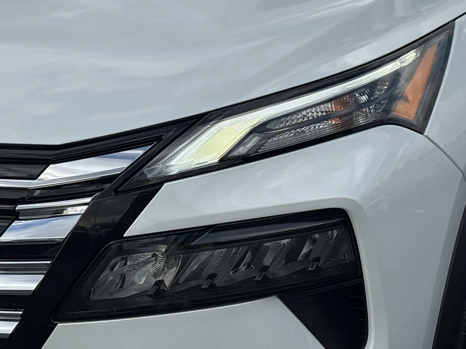 2025 Nissan Rogue SV - Photo 9