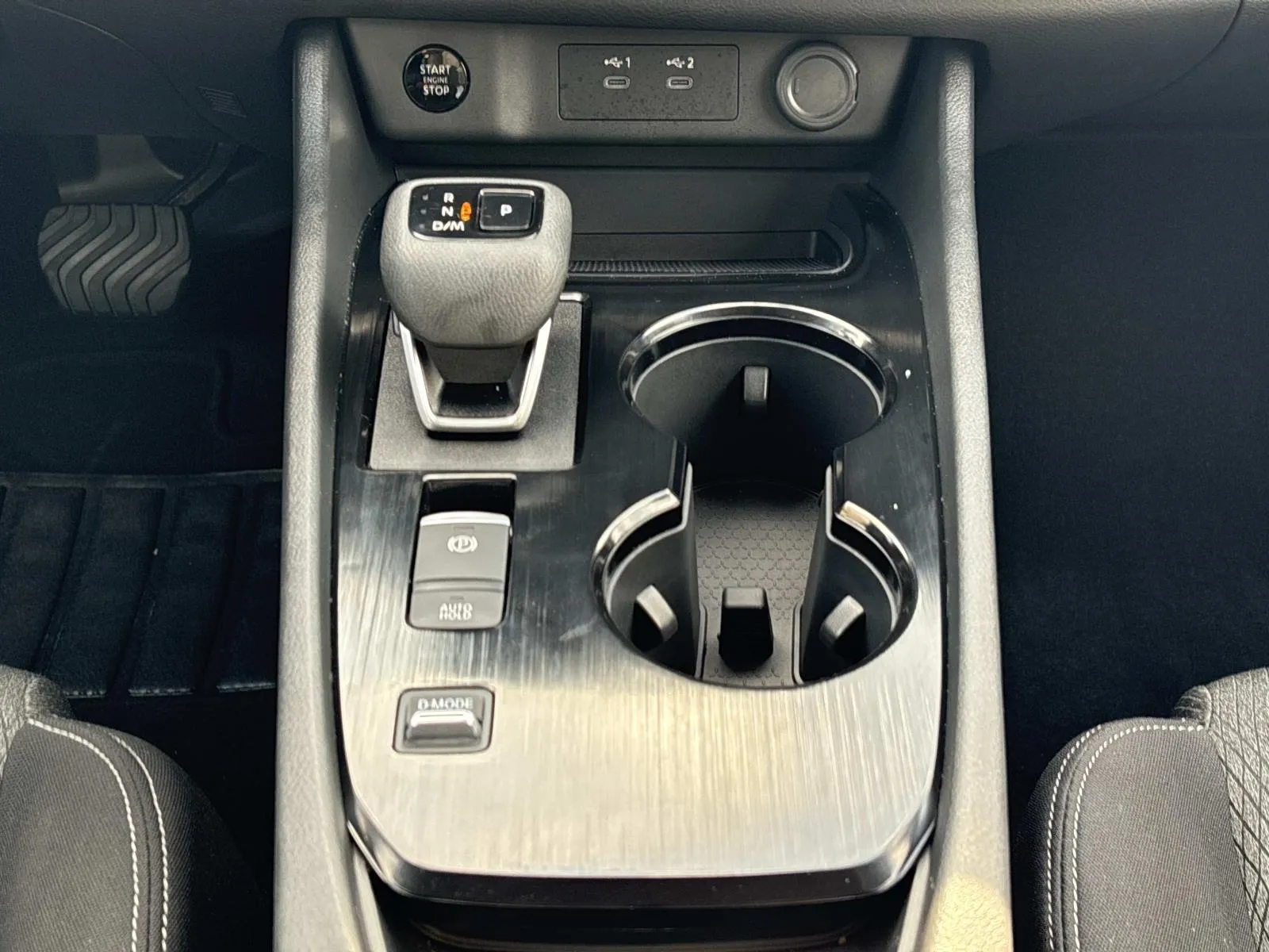 2025 Nissan Rogue SV - Photo 14