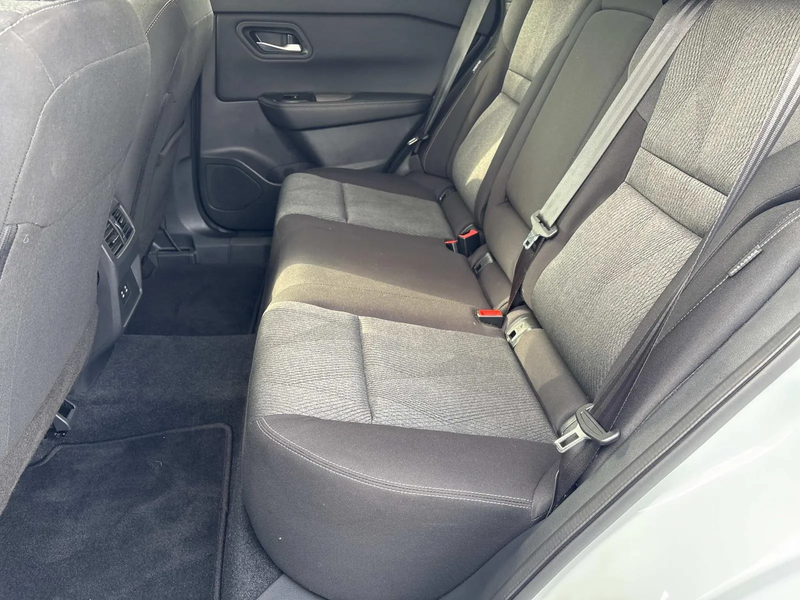 2025 Nissan Rogue SV - Photo 19