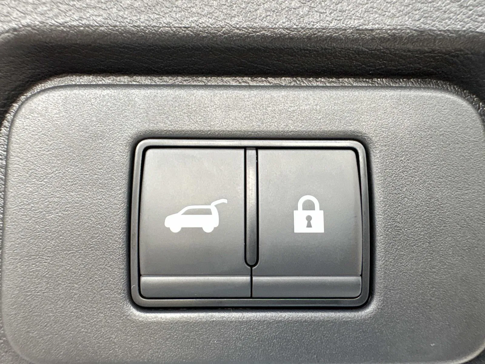 2025 Nissan Rogue SV - Photo 21