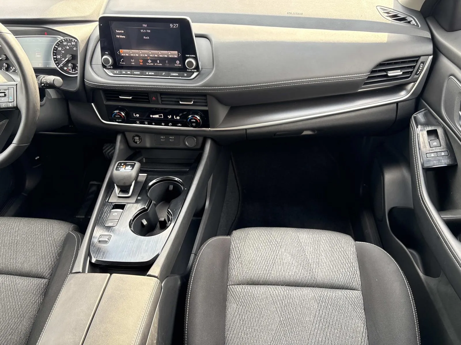 2025 Nissan Rogue SV - Photo 13