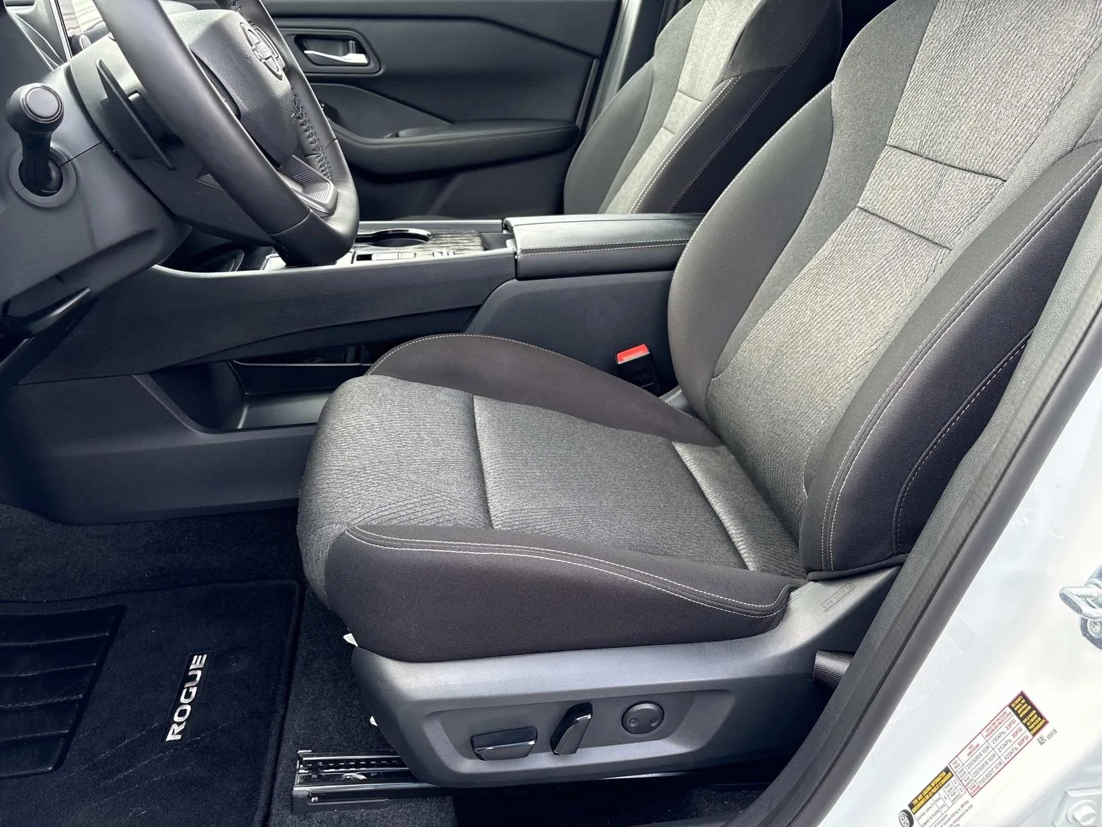 2025 Nissan Rogue SV - Photo 27