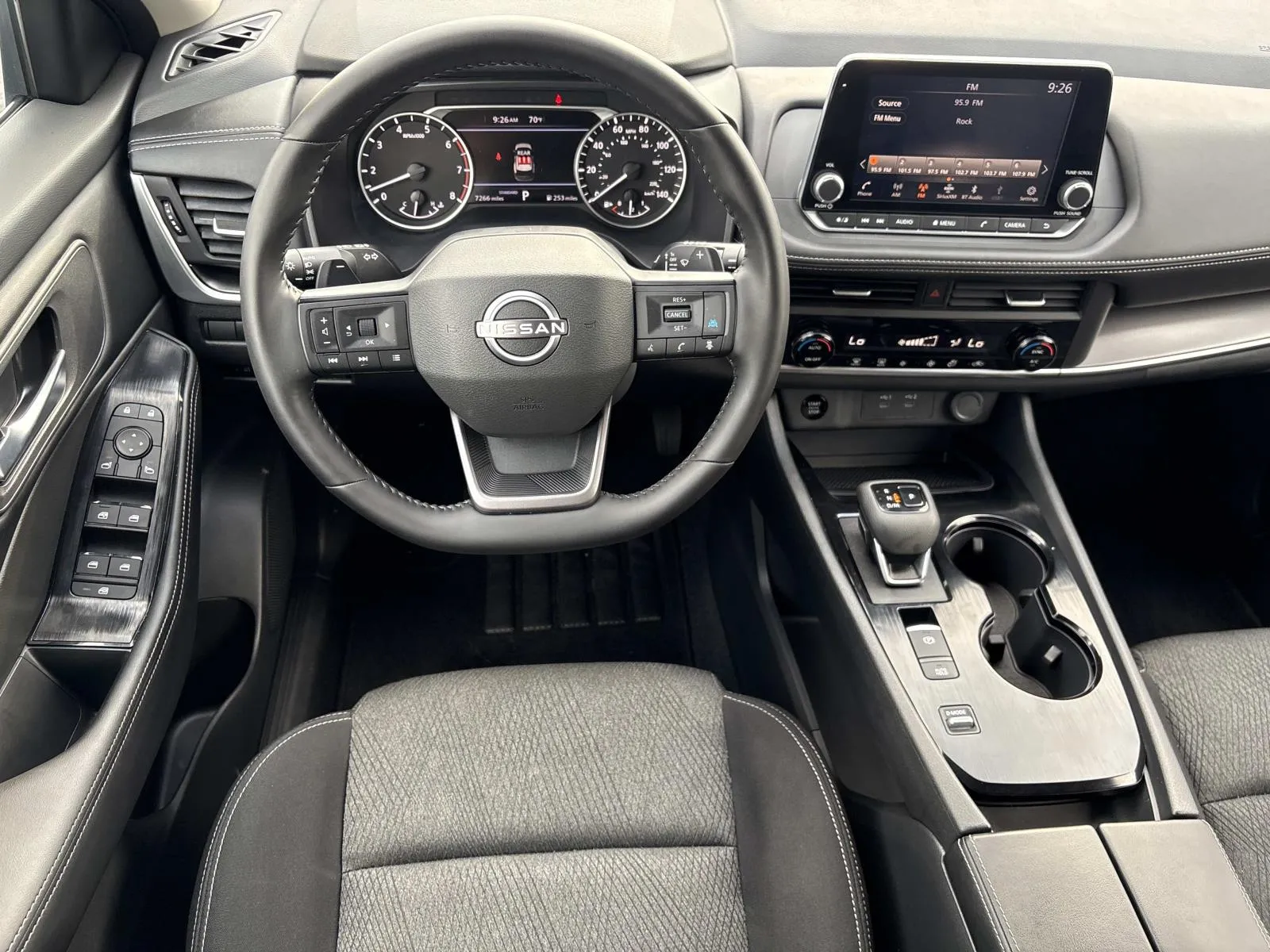 2025 Nissan Rogue SV - Photo 12