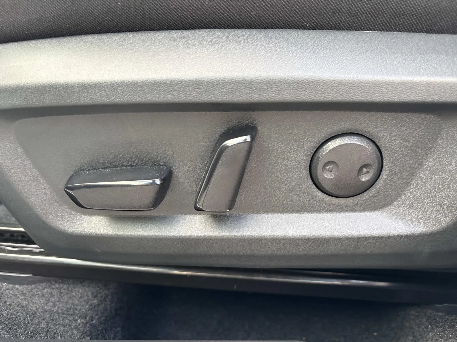 2025 Nissan Rogue SV - Photo 28