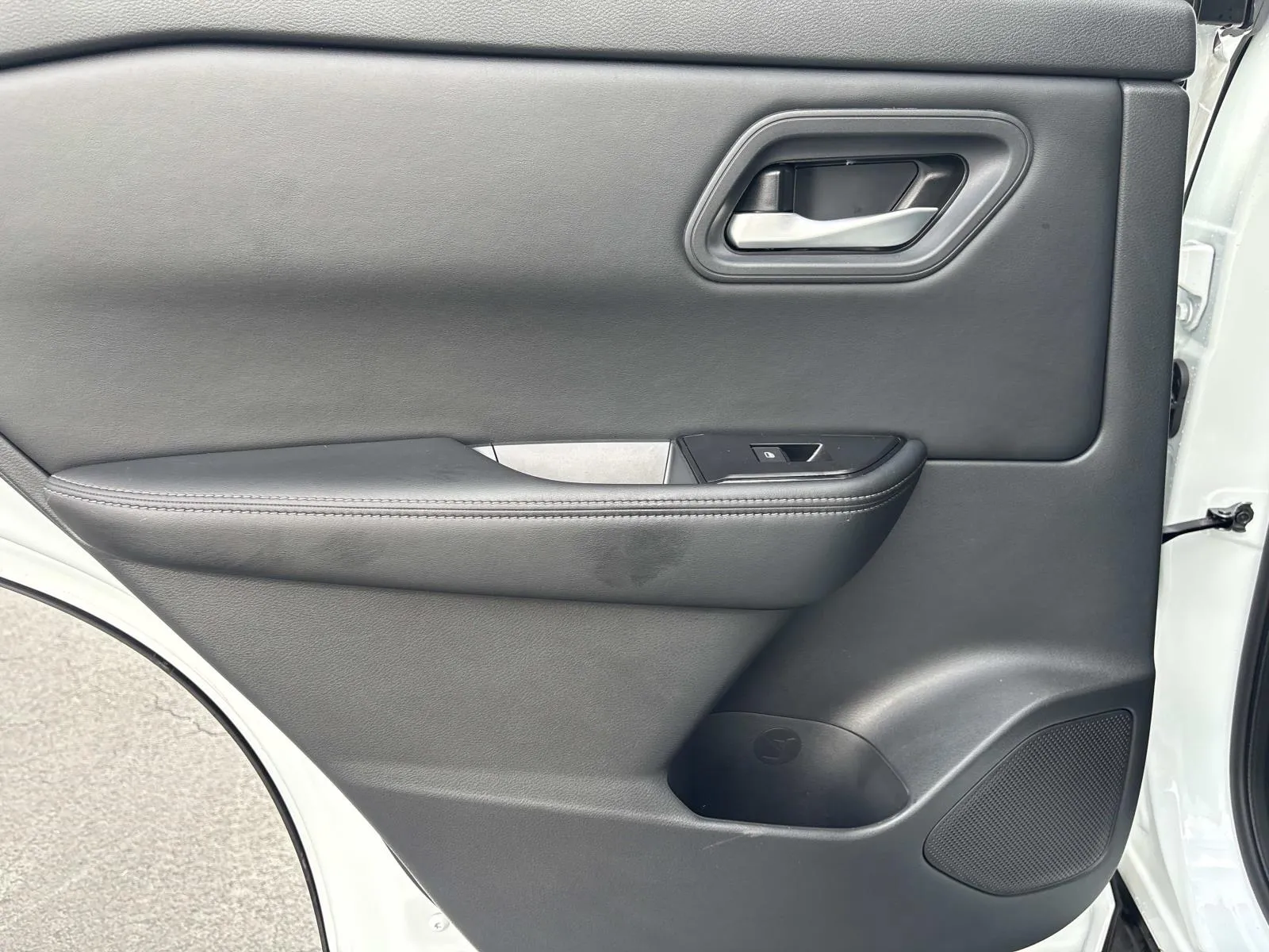 2025 Nissan Rogue SV - Photo 18