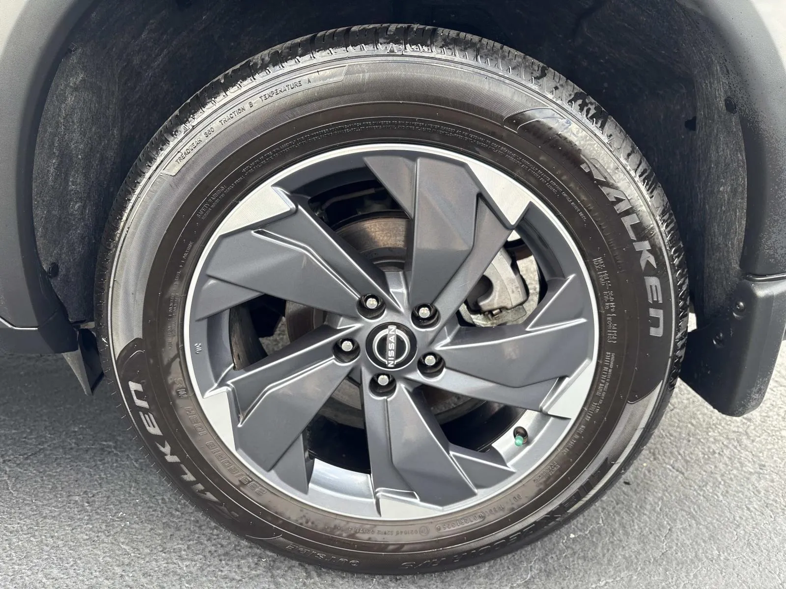 2025 Nissan Rogue SV - Photo 11
