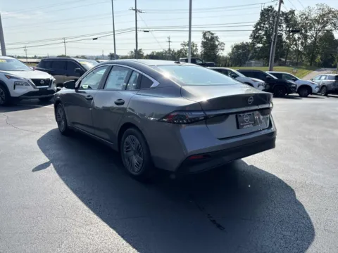 More photos of 2027 Nissan Sentra S at Morristown Nissan, TN