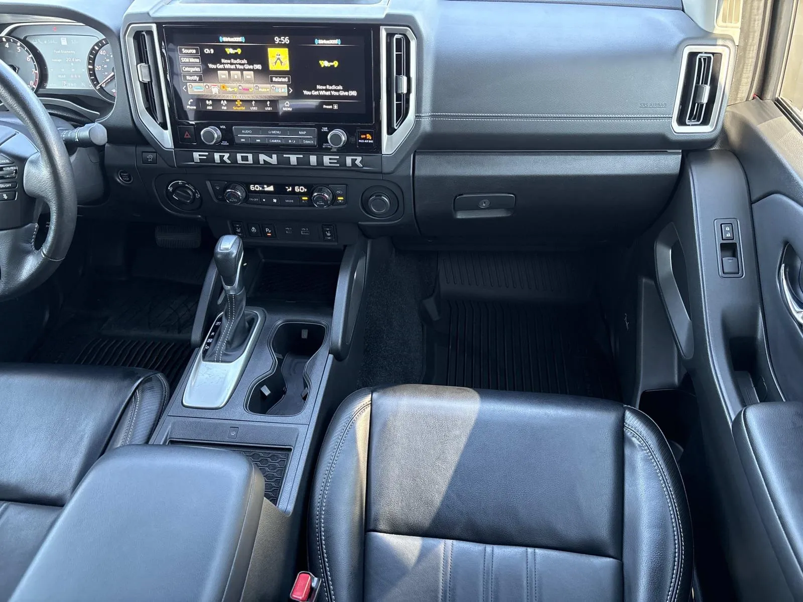 2025 Nissan Frontier SL - Photo 13