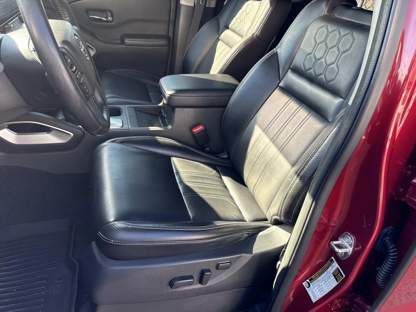2025 Nissan Frontier SL - Photo 28