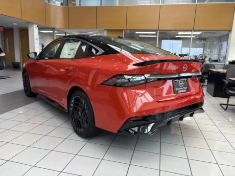 More photos of 2027 Nissan Sentra SR at Morristown Nissan, TN