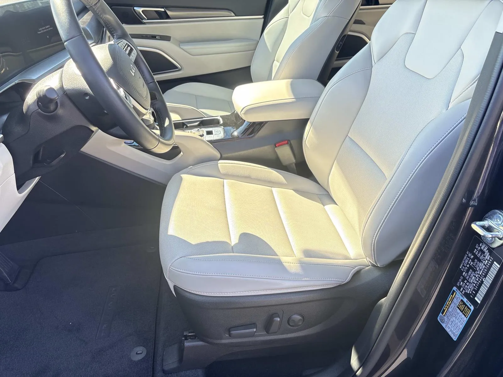 2025 Kia Telluride S - Photo 31