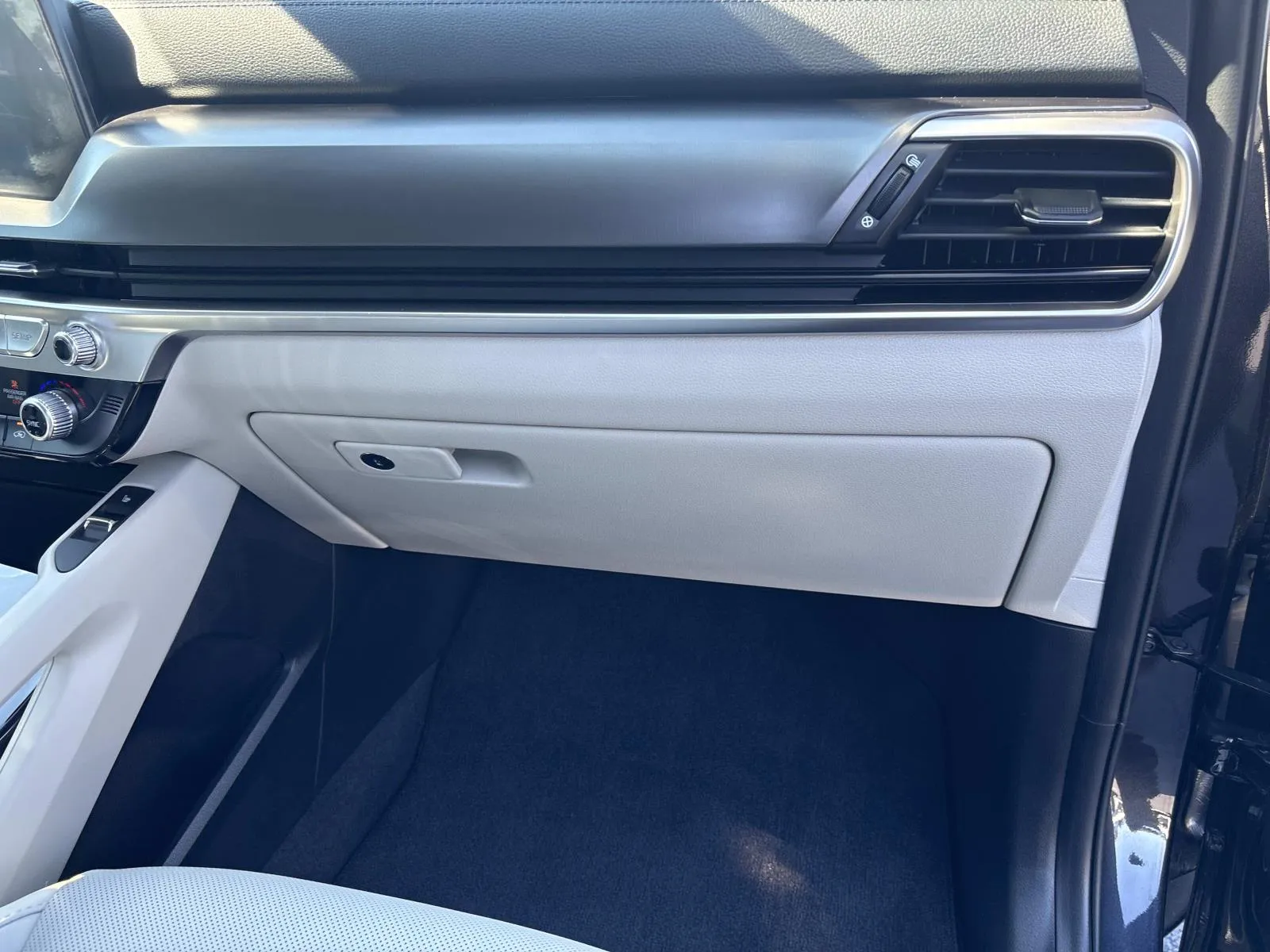 2025 Kia Telluride S - Photo 28