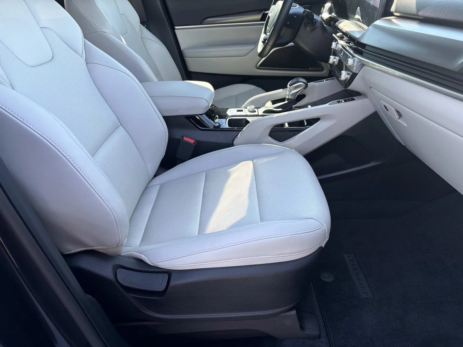 2025 Kia Telluride S - Photo 27
