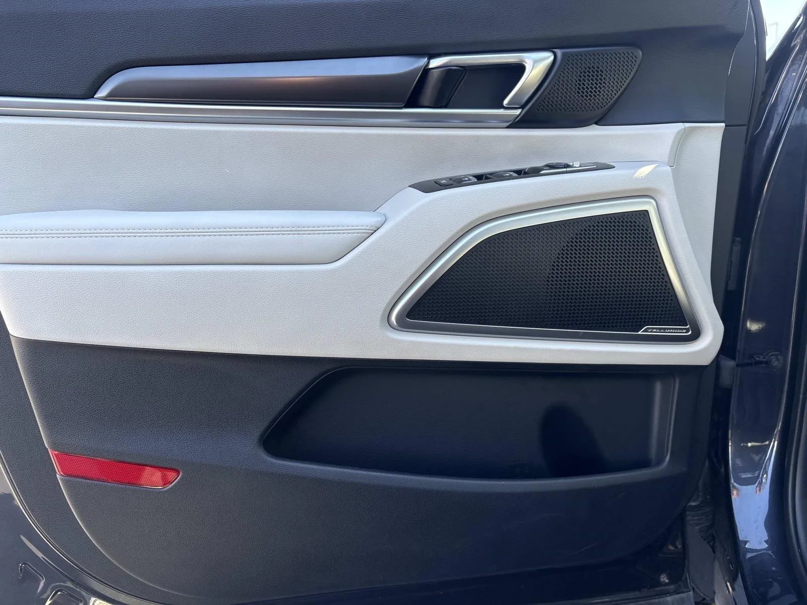 2025 Kia Telluride S - Photo 29