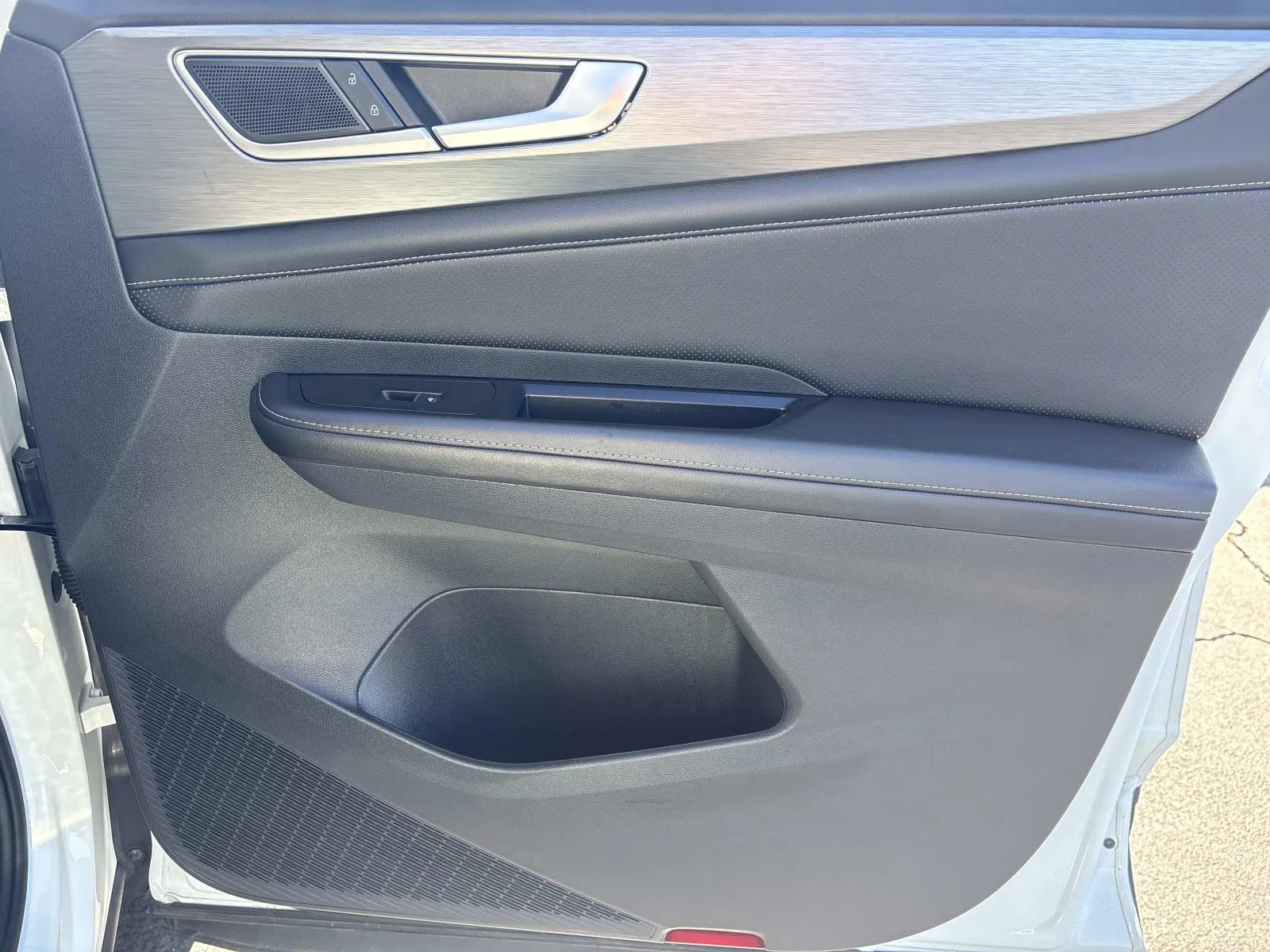 2025 Volkswagen Atlas Cross Sport SE w/Tech - Photo 20