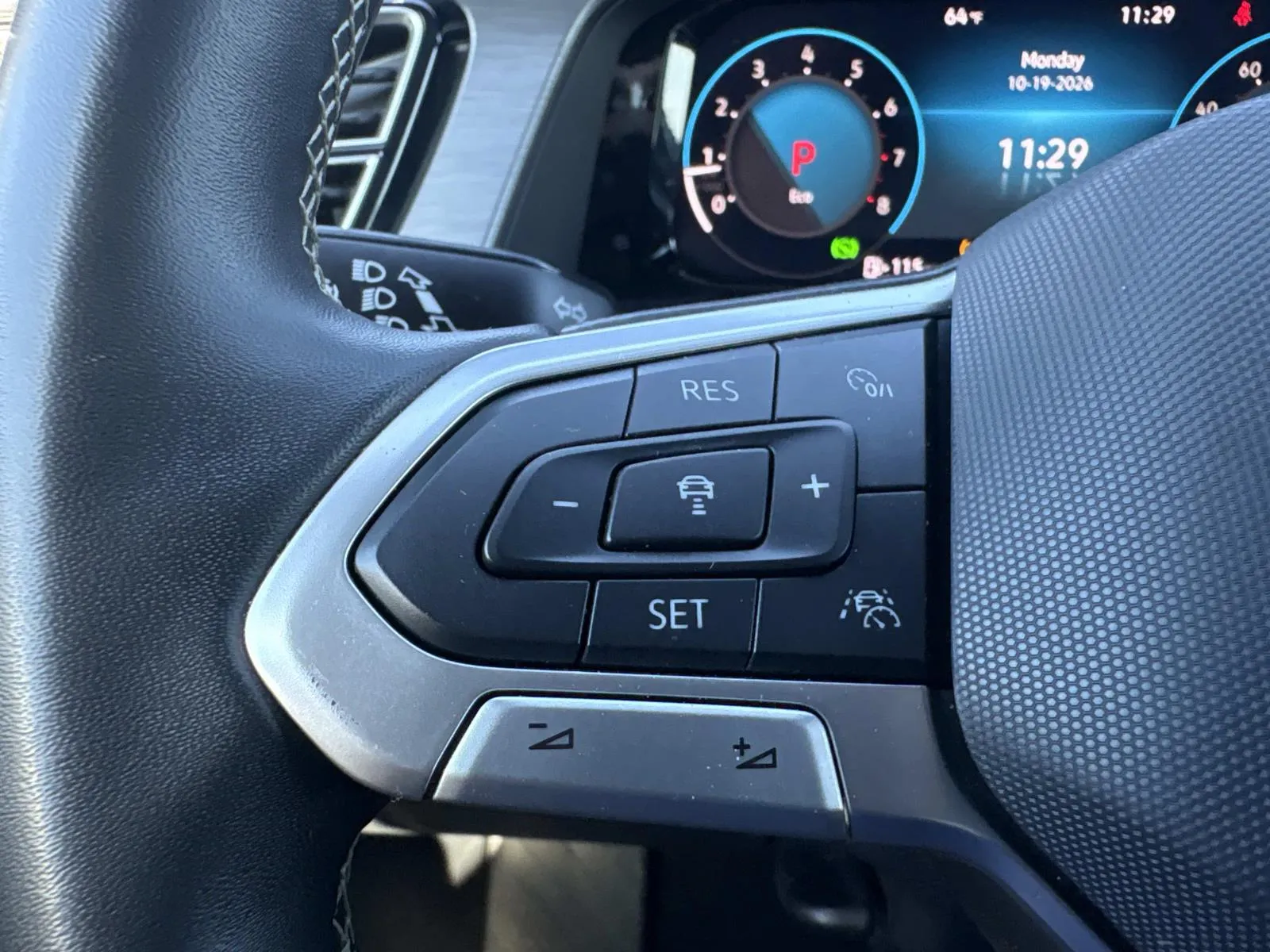 2025 Volkswagen Atlas Cross Sport SE w/Tech - Photo 26