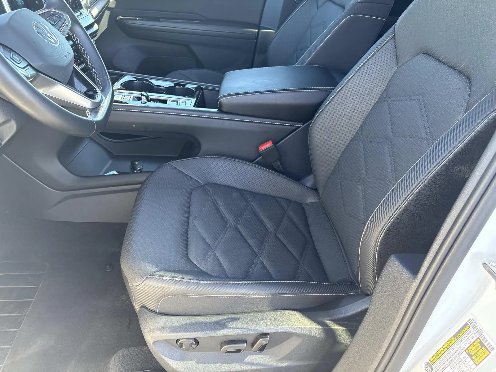 2025 Volkswagen Atlas Cross Sport SE w/Tech - Photo 24