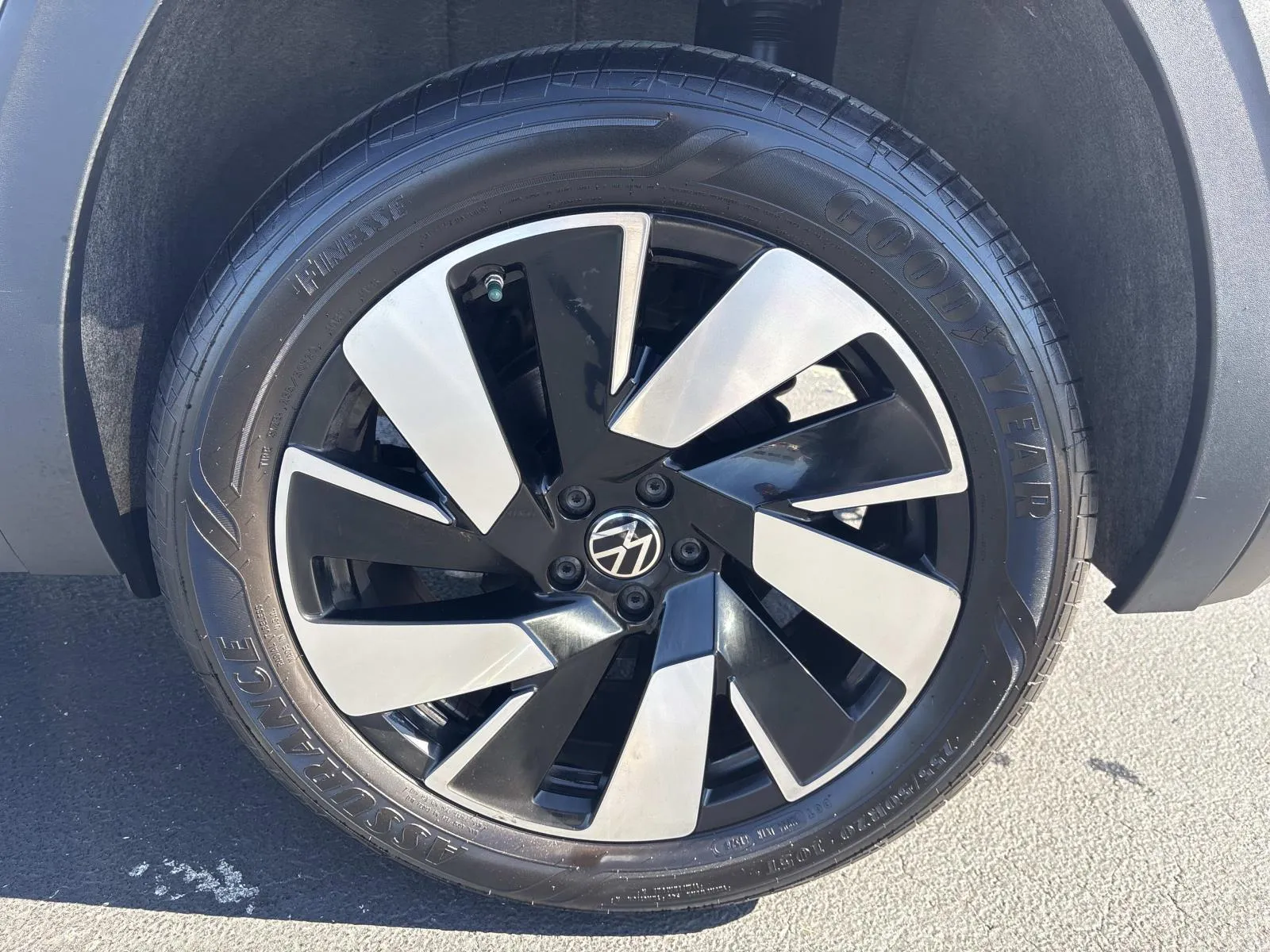 2025 Volkswagen Atlas Cross Sport SE w/Tech - Photo 11