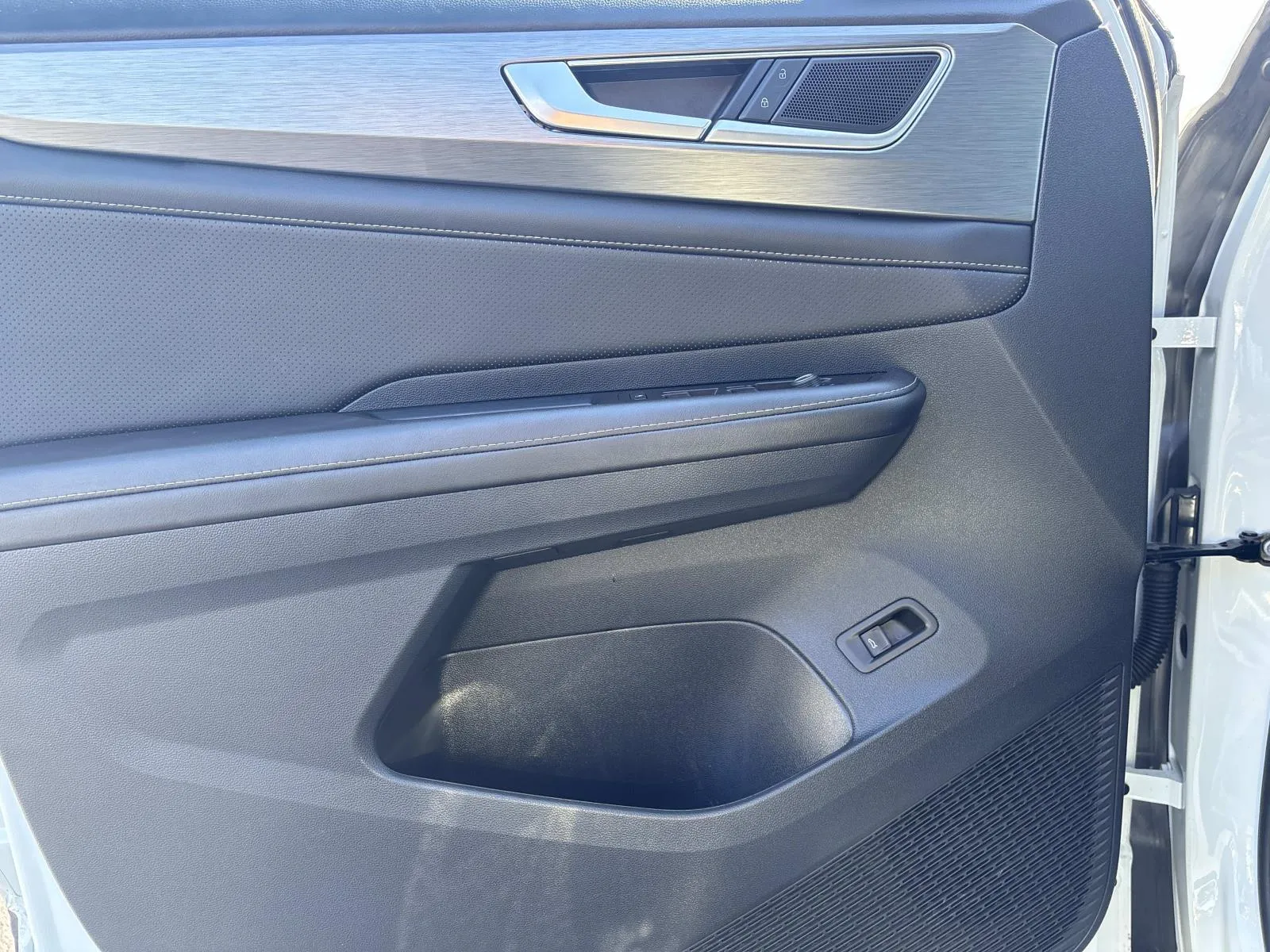 2025 Volkswagen Atlas Cross Sport SE w/Tech - Photo 22