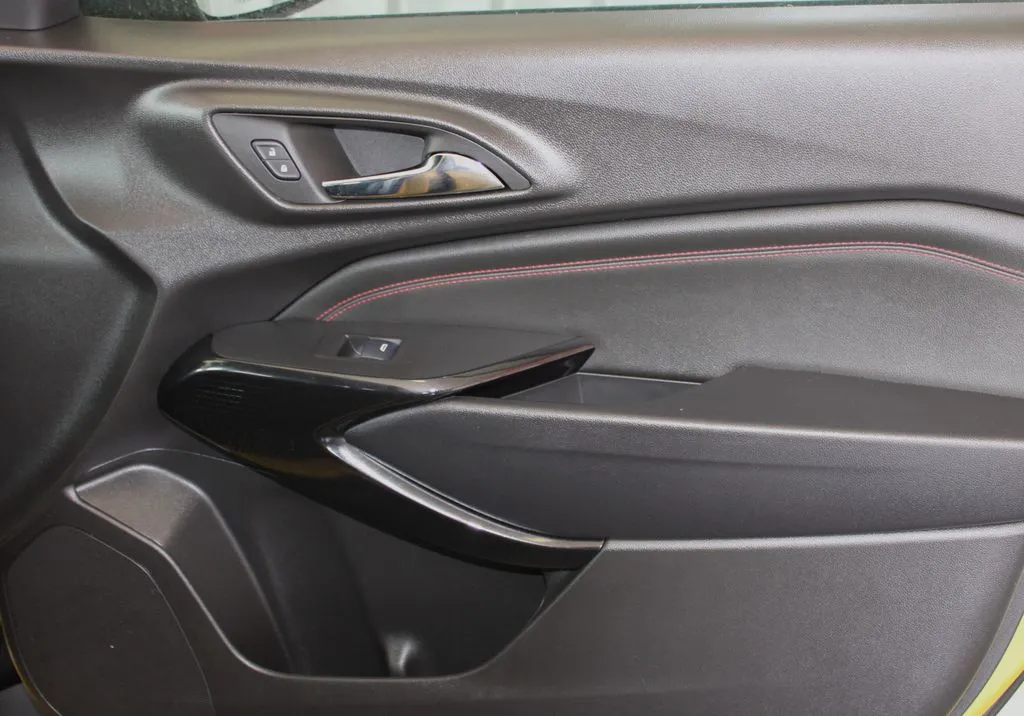 2025 Chevrolet Trax RS - Photo 42