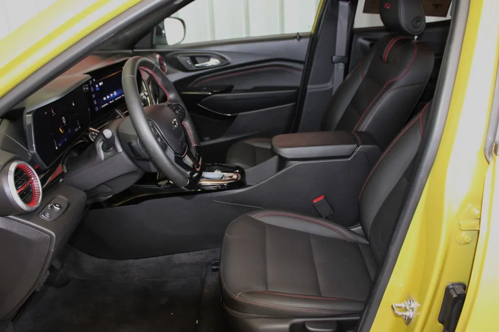 2025 Chevrolet Trax RS - Photo 34