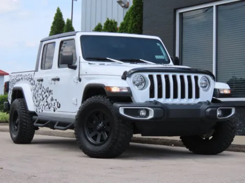 Photos of 2023 Jeep Gladiator Overland for sale in Richmond, KY at Richmond Car and Truck Center