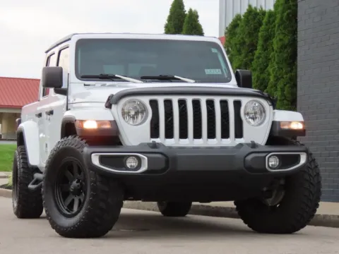 White 2023 Jeep Gladiator Overland for sale in Richmond, KY