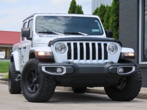 White 2023 Jeep Gladiator Overland for sale in Richmond, KY