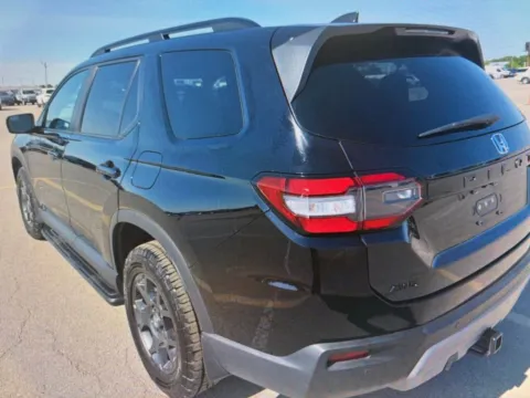 More photos of 2024 Honda Pilot TrailSport at Richmond Car and Truck Center, KY