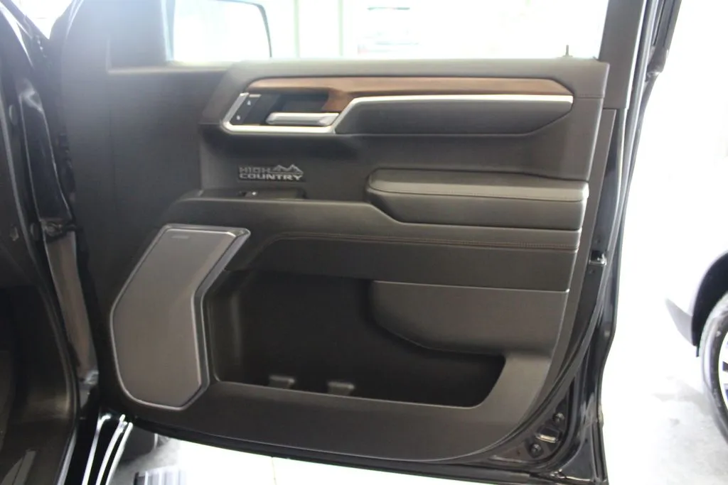 2025 Chevrolet Silverado 1500 High Country - Photo 43