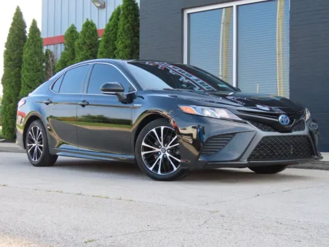 Photos of 2020 Toyota Camry Hybrid SE for sale in Richmond, KY at Richmond Car and Truck Center