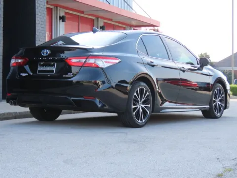 More photos of 2020 Toyota Camry Hybrid SE at Richmond Car and Truck Center, KY