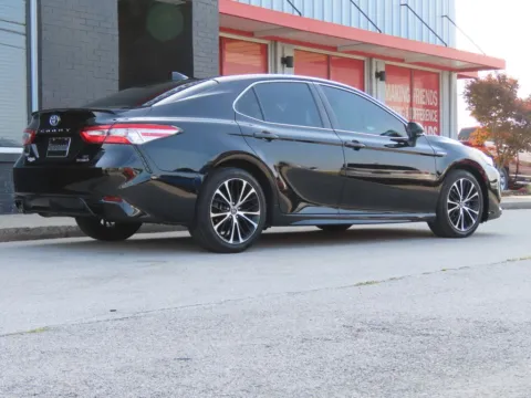 More photos of 2020 Toyota Camry Hybrid SE at Richmond Car and Truck Center, KY