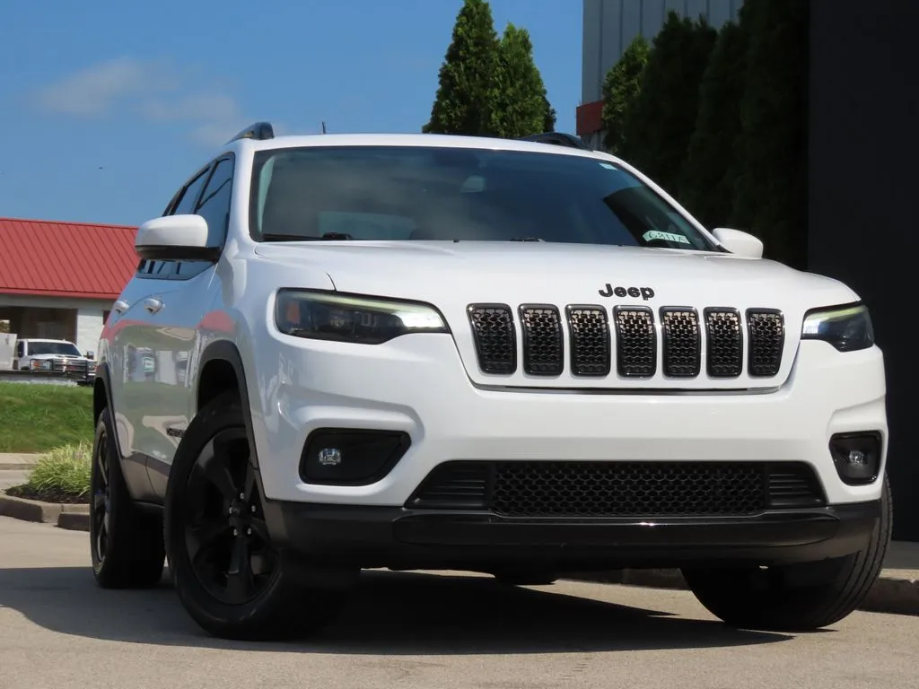 White 2019 Jeep Cherokee Latitude Plus for sale in Richmond, KY