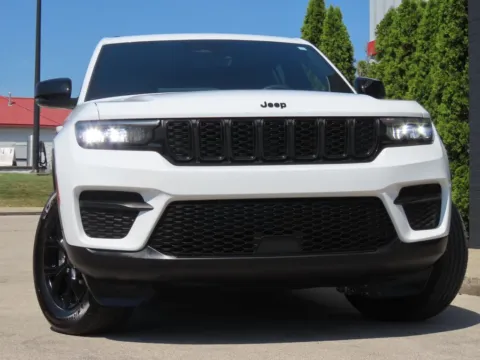 White 2025 Jeep Grand Cherokee Altitude for sale in Richmond, KY