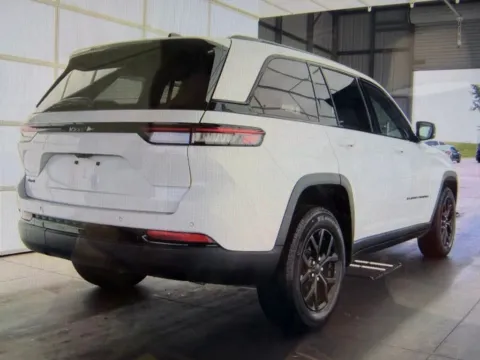 More photos of 2025 Jeep Grand Cherokee Altitude at Richmond Car and Truck Center, KY