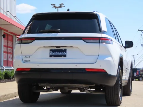 More photos of 2025 Jeep Grand Cherokee Altitude at Richmond Car and Truck Center, KY