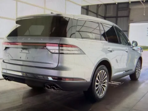 More photos of 2023 Lincoln Aviator Standard at Richmond Car and Truck Center, KY