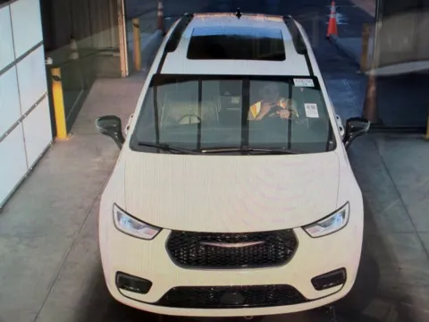 Photos of 2025 Chrysler Pacifica Limited for sale in Richmond, KY at Richmond Car and Truck Center