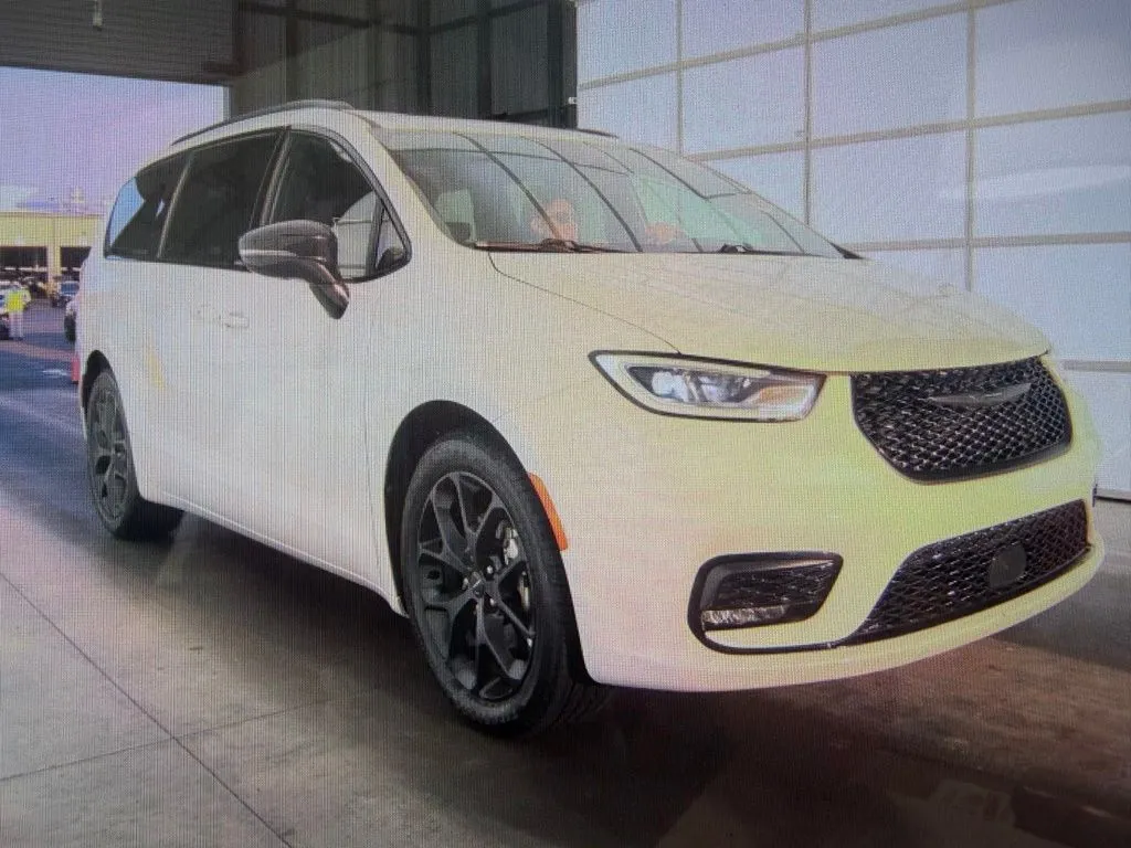 White 2025 Chrysler Pacifica Limited for sale in Richmond, KY