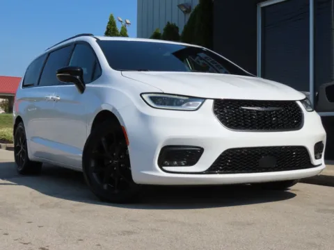 Photos of 2025 Chrysler Pacifica Limited for sale in Richmond, KY at Richmond Car and Truck Center