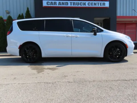Another view of 2025 Chrysler Pacifica Limited for sale in Richmond, KY at Richmond Car and Truck Center
