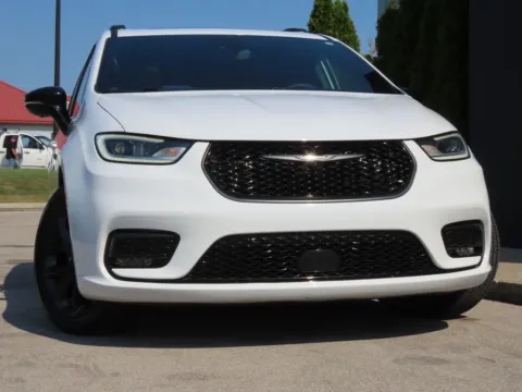 White 2025 Chrysler Pacifica Limited for sale in Richmond, KY