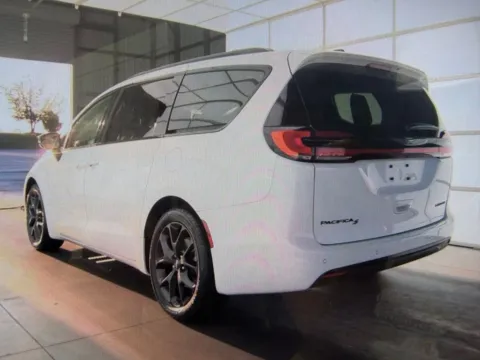Another view of 2025 Chrysler Pacifica Limited for sale in Richmond, KY at Richmond Car and Truck Center