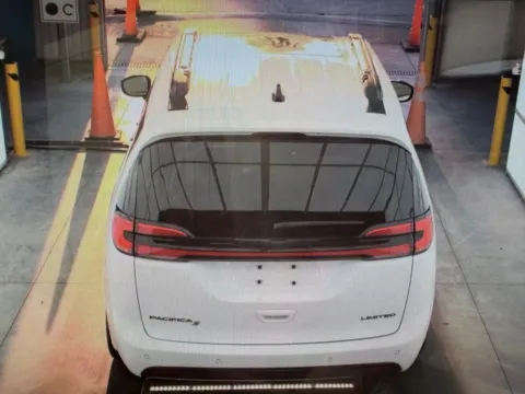 More photos of 2025 Chrysler Pacifica Limited at Richmond Car and Truck Center, KY