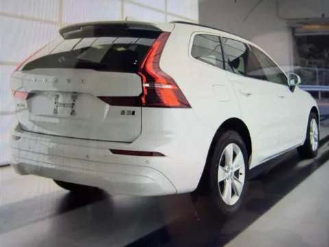 More photos of 2022 Volvo XC60 B5 Momentum at Richmond Car and Truck Center, KY