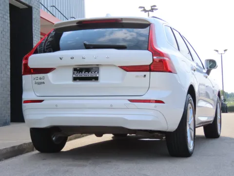 More photos of 2022 Volvo XC60 B5 Momentum at Richmond Car and Truck Center, KY