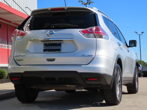 More photos of 2016 Nissan Rogue SL at Richmond Car and Truck Center, KY