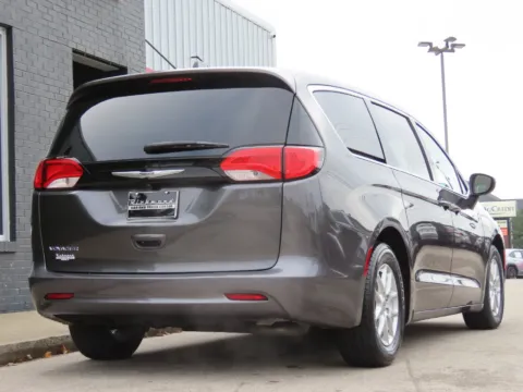 More photos of 2022 Chrysler Voyager LX at Richmond Car and Truck Center, KY