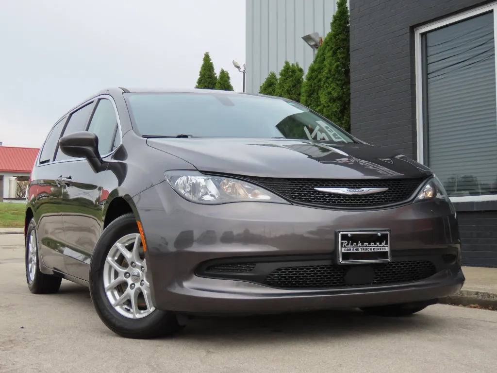 2022 Chrysler Voyager LX